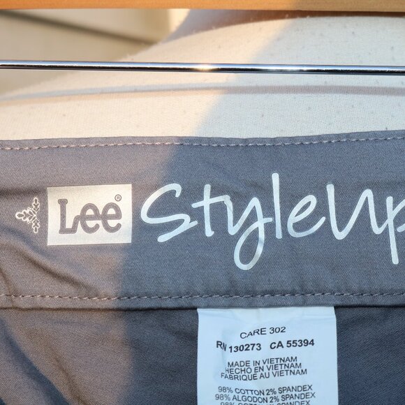 Lee Style Up Plus Size Grey Stretch Cotton Pull On Cropped Twill Pants Sz 20W - Picture 4 of 5